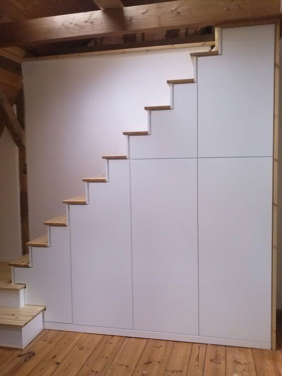 Treppenschrank1